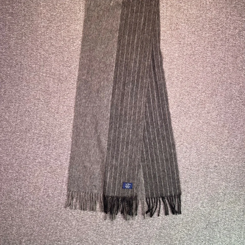 The Tie Bar Gray Pinstripe 100% Wool Scarf Fringe Winter Outdoor Dressy Business